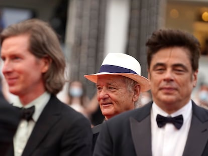 El director Wes Anderson, a la izquierda, y los actores Bill Murray y Benicio Del Toro, durante la presentación del la película 'The French Dispatch'  en el Festival de Cannes.