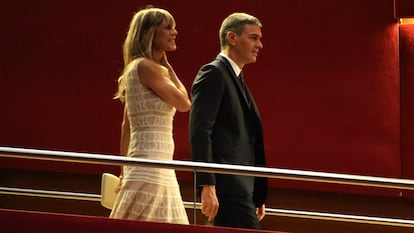 El presidente del Gobierno, Pedro Sánchez, con su esposa, Begoña Gómez, la semana pasada en el Festival de Cine de San Sebastián.