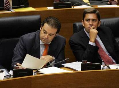 Gerardo Camps y Vicente Rambla, en un reciente pleno de las Cortes Valencianas.