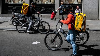 Un repartidor de Glovo en la Gran Vía de Madrid. Alvaro García.