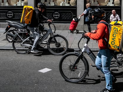 Un repartidor de Glovo en la Gran Vía de Madrid. Alvaro García.