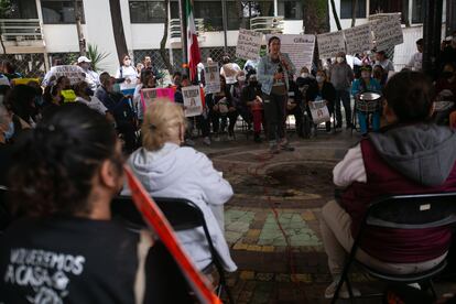 Habitantes de uno de los sitios más perjudicados en el terremoto de 2017, los edificios multifamiliares en Tlalpan (al sur de Ciudad de México), realizaban un acto de conmemoración y demanda de justicia cuando volvió a temblar.