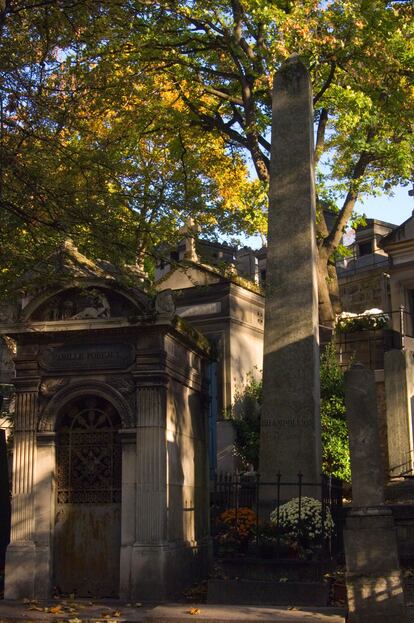 Una tumba de inspiración egipcia en el cementerio parisino de Père-Lachaise. 