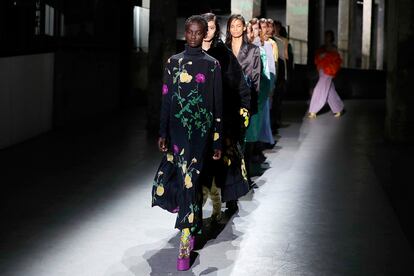 Dries Van Noten persigue despertar el deseo con su última colección.