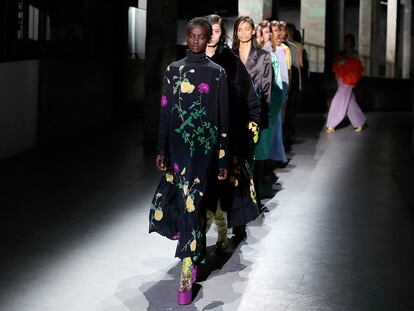 Dries Van Noten persigue despertar el deseo con su última colección.