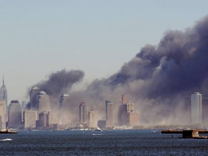 El humo en Manhattan, el  11 de septiembre de 2001.