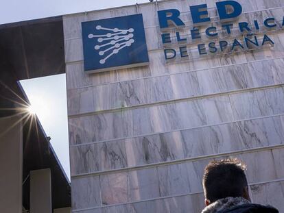 Edificio de Red Eléctrica Española en La Cartuja, Sevilla.