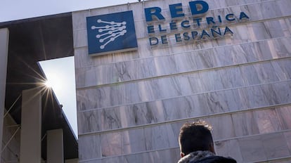 Edificio de Red Eléctrica Española en La Cartuja, Sevilla.