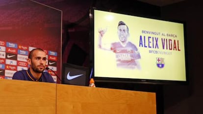 Aleix Vidal durante su presentación como jugador del Barça.