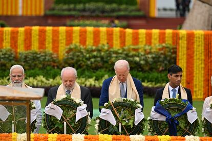 El primer ministro indio, Narendra Modi, el presidente de Brasil, Luiz Inacio Lula da Silva, el de EE UU, Joe Biden, y el primer ministro británico, Rishi Sunak, en septiembre en Nueva Delhi, en la reunión del G20, en Raj Ghat, monumento dedicado a Mahatma Gandhi.