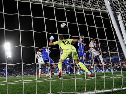 Militao marca el único gol del partido entre el Getafe y el Real Madrid.