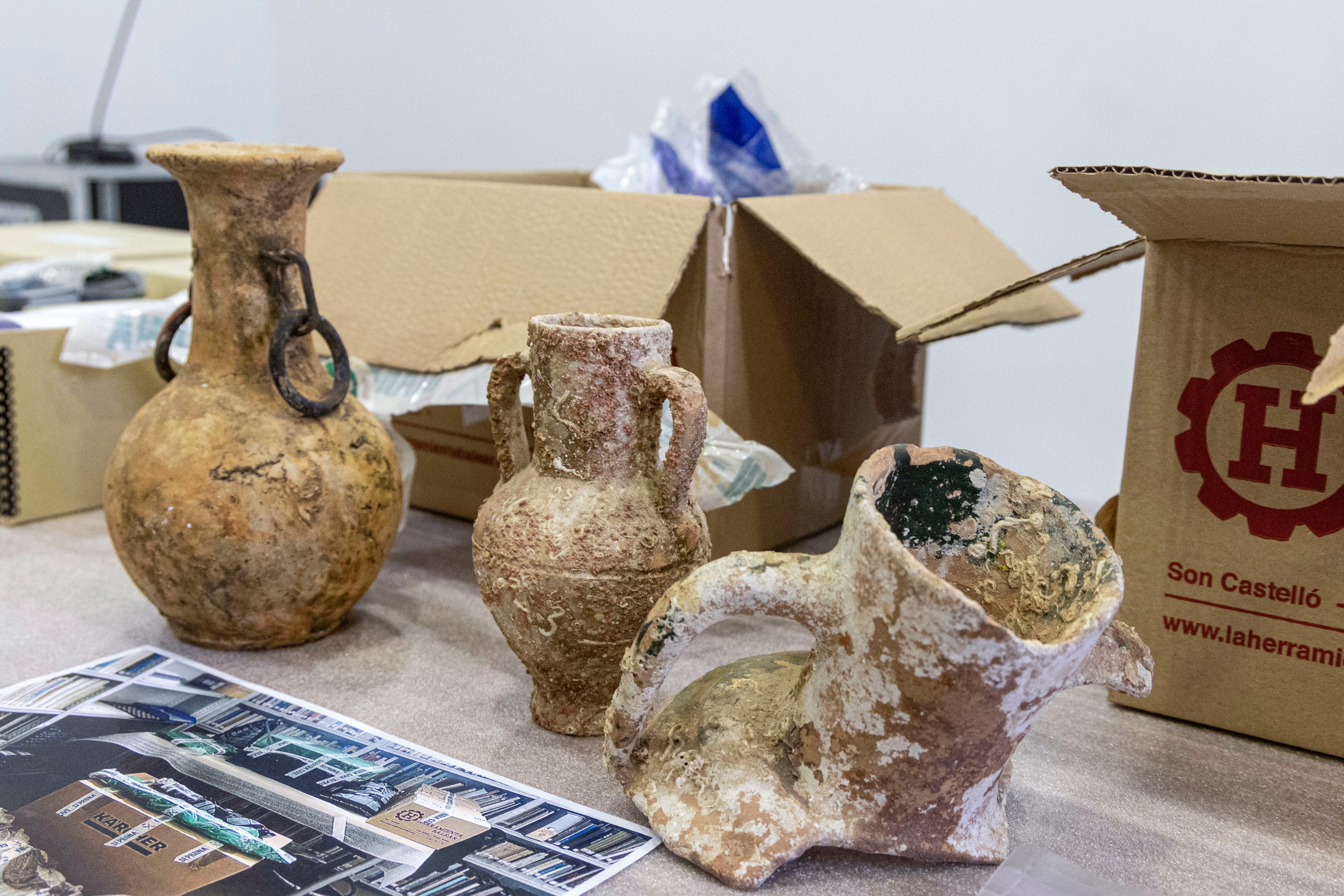 Spoglio a Mallorca: 1.500 monete, anfore, spade e sculture romane