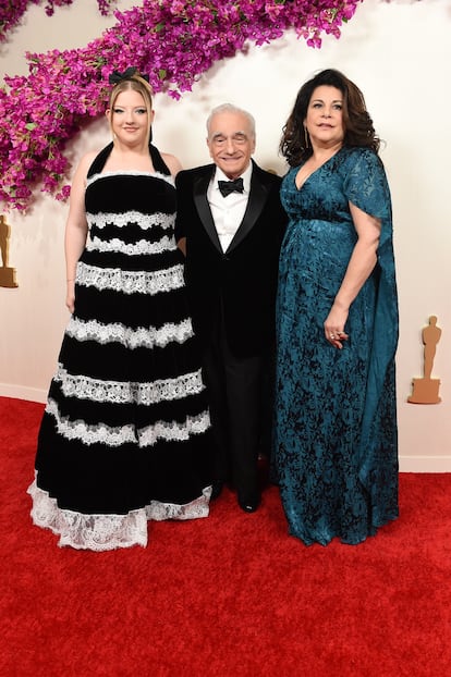 Martin Scorsese, director de 'Los asesinos de la luna', acudió junto a sus hijas Francesca y Cathy Scorsese.