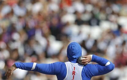 Iran's Leyla Rajabi competes in the women's shot put qualification during the London 2012 Olympic Games at the Olympic Stadium August 6, 2012. REUTERS/Phil Noble (BRITAIN - Tags: SPORT ATHLETICS OLYMPICS TPX IMAGES OF THE DAY)