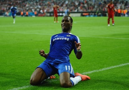 Drogba celebra un gol contra el Bayern en la final de 2012.