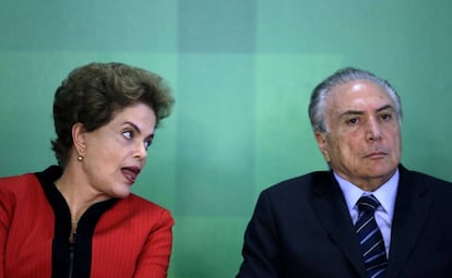 La presidenta de Brasil, Dilma Rousseff, junto al vicepresidente, Michel Temer, el 2 de marzo en Brasilia. 