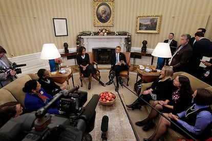 Sobre el odio experimentado durante su estancia en la Casa Blanca:

“Cuando fuimos elegidos muchos tertulianos pasaron por alto el racismo y el tribalismo que estaba destrozando nuestra nación. Barack y yo vivíamos siendo conscientes de que nuestra sola existencia era una provocación (…) Teníamos la esperanza de que la gente estuviera más preparada para nosotros de lo que quizás estaban”.