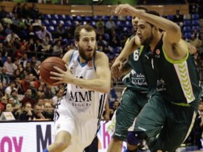 Sergio Rodríguez entra a canasta ante Augusto César Lima