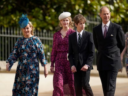 Los condes de Wessex, Eduardo y Sofía, con sus dos hijos, Lady Louise Windsor y James, vizconde Severn.