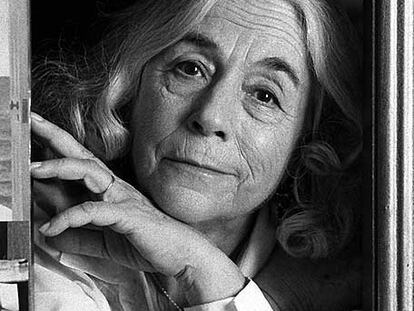 La escritora Carmen Martín Gaite, en 1996.