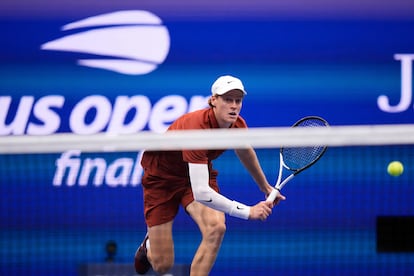A sus 24 años, Jannik Sinner es el más joven que desembarca en las finales de los cuatro grandes en un mismo ejercicio y el cuarto de toda la historia, reunido ya con Rod Laver, Roger Federer y Novak Djokovic.