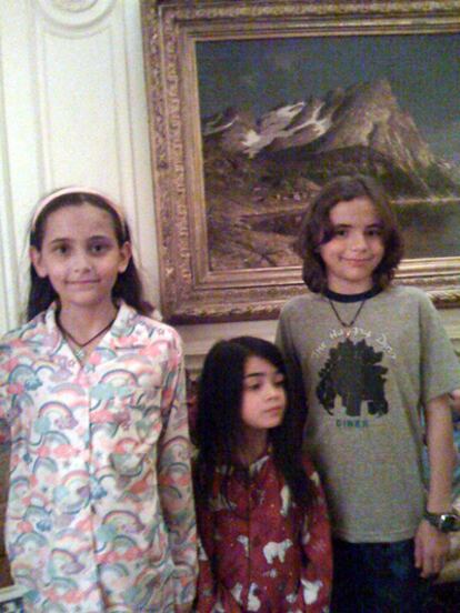 Los hijos de Michael Jackson: Paris, Blanket y Prince, en una foto tomada en Navidades de 2008