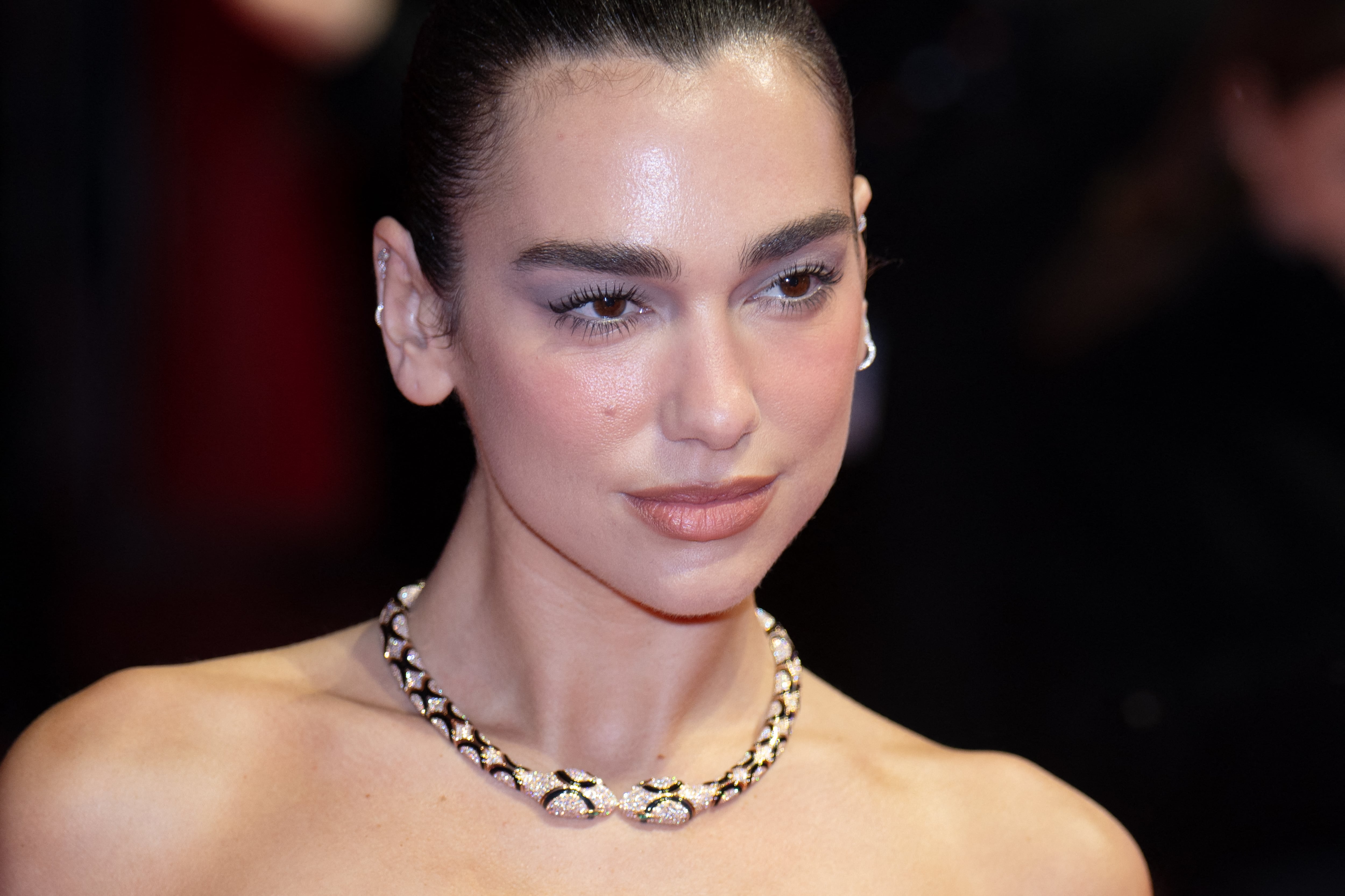 Dua Lipa muestra por fin su vestido de novia: el secreto mejor guardado de su boda era un alta costura de Chanel