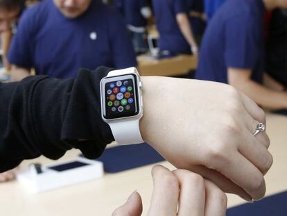 El reloj de Apple en una tienda de Hong Kong.