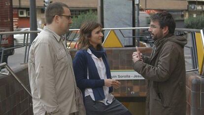La Sexta investigative journalist Jordi Évole speaks to victims of the Valencia Metro tragedy.