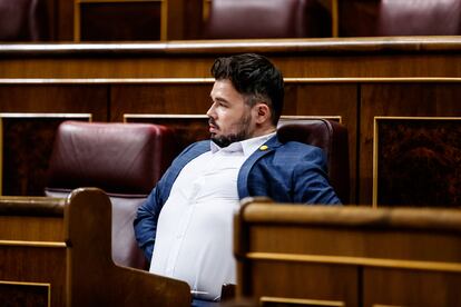 El portavoz de ERC, Gabriel Rufián, ayer, en su escaño durante la sesión del Congreso