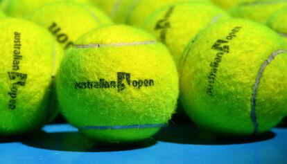 Detalle de las bolas Dunlop del Open de Australia.