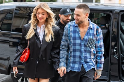 Liam Payne junto su actual pareja, Kate Cassidy, en París (Francia), el 1 de marzo de 2024.