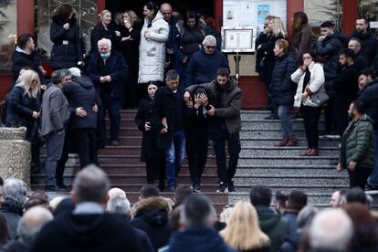 Entierro de Athina Katsara de 34 años, una víctima del accidente de tren, en Katerini, al norte de Atenas.