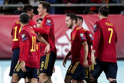 Los jugadores de España celebran un gol a Malta.