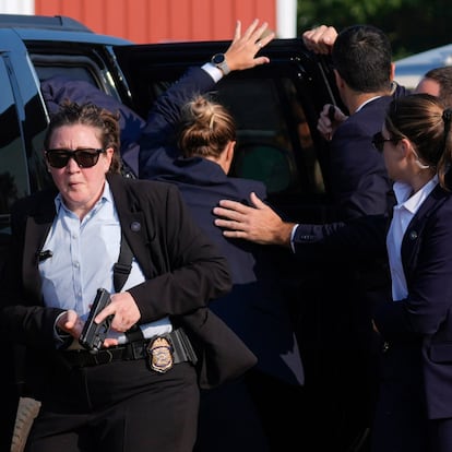 Republican presidential candidate former President Donald Trump is covered by U.S. Secret Service agents at a campaign rally, Saturday, July 13, 2024, in Butler, Pa. (AP Photo/Evan Vucci) 


Associated Press / LaPresse
Only italy and Spain