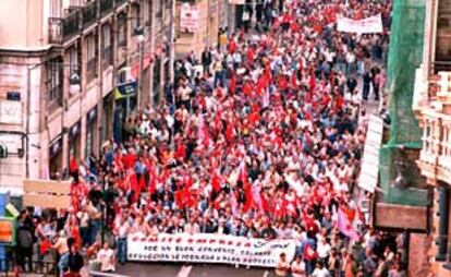 Trabajadores de Ford durante la protesta de ayer en Valencia.