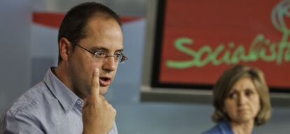 El secretario de Organización del PSOE, César Luena, durante la rueda de prensa que ha ofrecido tras la reunión de la Ejecutiva del partido.
