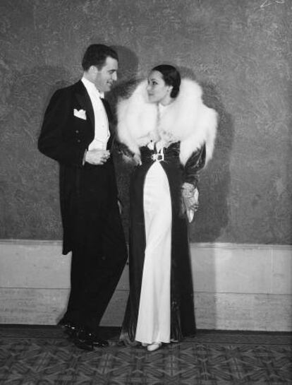 Cedric Gibbons y Dolores del Río en un baile en Los Ángeles, el 1 de febrero de 1933. |