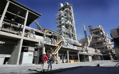Fábrica de cemento de la multinacional mexicana Cemex en Buñol (Valencia).