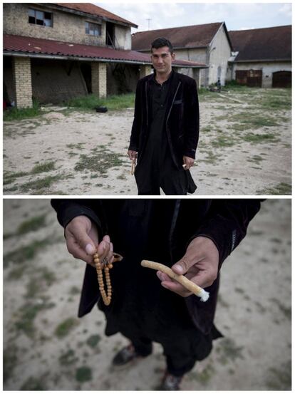 El afgano Ali, 15 años, muestra sus posesiones religiosas cerca de la frontera con Hungría, en la ciudad de Subotica, Serbia. Ali dice que quiere ir a Bélgica para reunirse con sus amigos y terminar la secundaria. Estuvo viajando durante 20 días a través de Irán, Turquía y Bulgaria para llegar a Serbia.