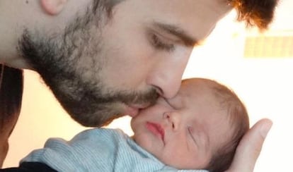 Gerard Piqu&eacute;, con su hijo Milan.