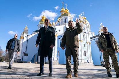 President Joe Biden walks with Ukrainian President Volodymyr Zelenskiy in Kiyv on Monday.