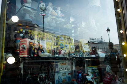 Las tiendas de souvenirs de la Puerta del Sol. 