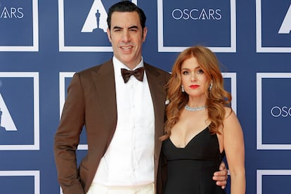 Sacha Baron Cohen and Isla Fisher - After meeting at a party in Sydney in 2001, the acting couple announced their engagement in 2004. The actress converted to Judaism for Cohen, and after a six-year engagement, they married in a secret wedding in Paris. With three children together, they are one of the most long-lasting couples in Hollywood.
