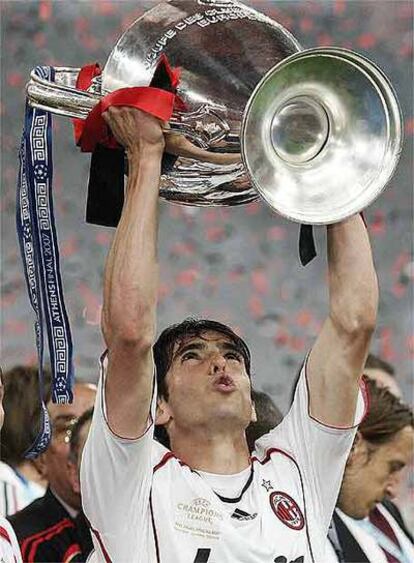 Kaká festeja el triunfo del Milan en la Liga de Campeones