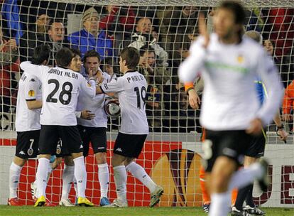 Los jugadores celebran el gol de Juan Mata ante el Werder Bremen