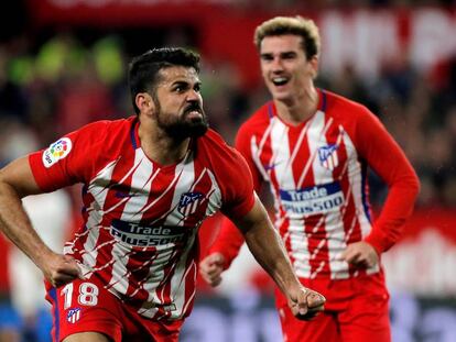 Diego Costa celebra su gol en el &uacute;ltimo Sevilla-Atl&eacute;tico celebrado en el S&aacute;nchez Pizju&aacute;n.