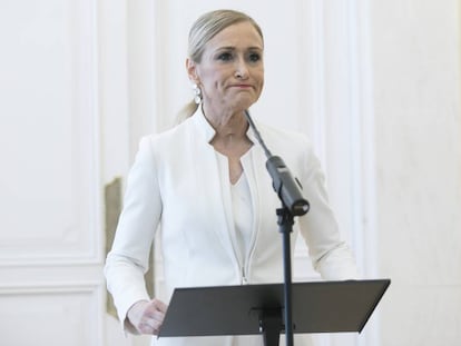 La entonces presidenta de la Comunidad de Madrid, Cristina Cifuentes, comparece en rueda de prensa para anunciar su dimisión, en abril de 2018.