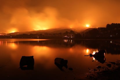 Entre 250 y 300 hectáreas han resultado arrasadas este fin de semana en el incendio en California. En la imagen, el lago Elizabeth.