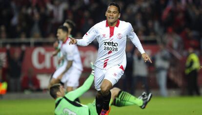 Carlos Bacca celebra el 1 a 0